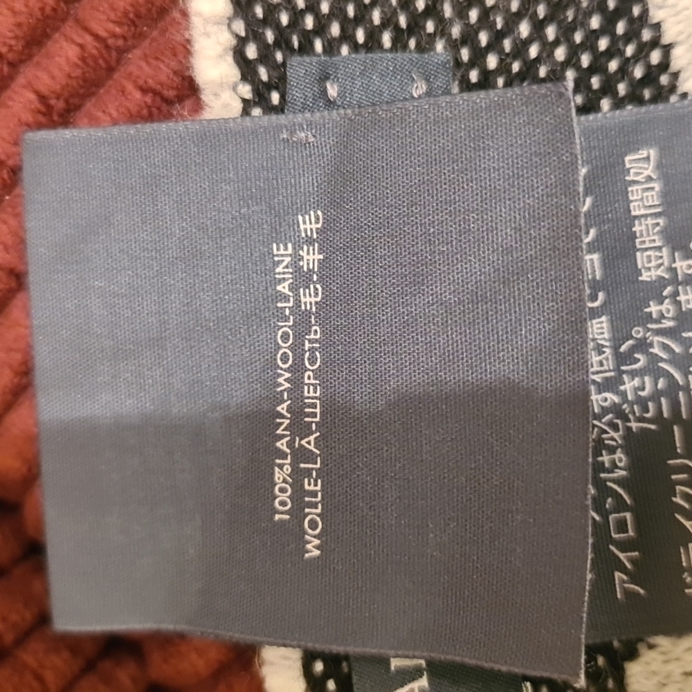 Scarf - Picture 5 of 8